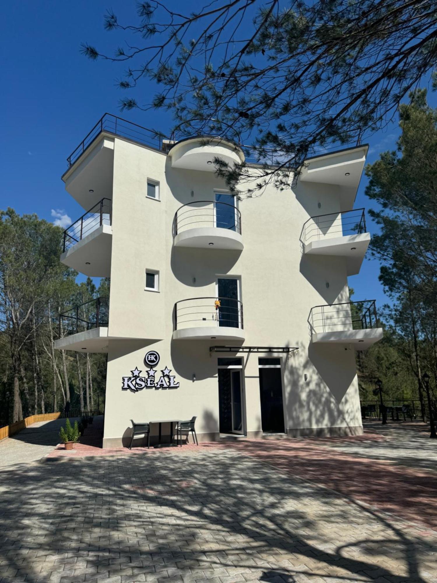 Hotel Kseal Përmet Exteriör bild