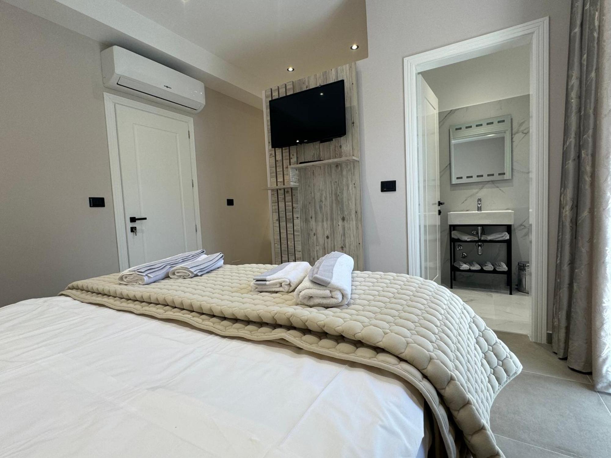 Hotel Kseal Përmet Exteriör bild